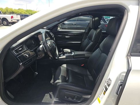 Used 2015 BMW 750i RWD image 13