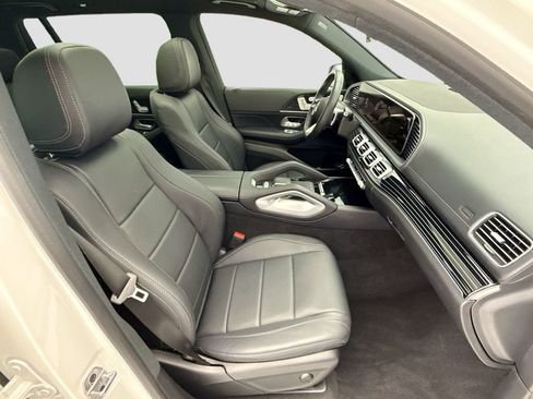 Used 2024 Mercedes-Benz GLS 450 4MATIC image 19