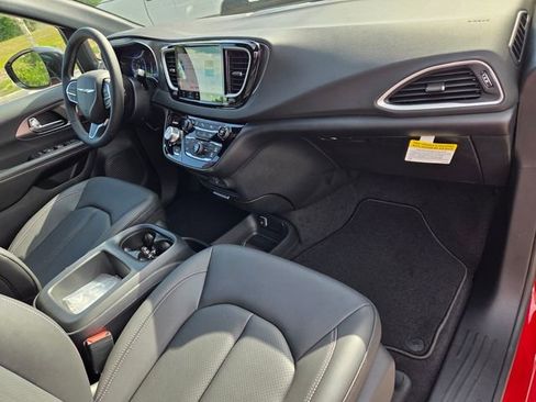 New 2026 Chrysler Voyager LX FWD image 15