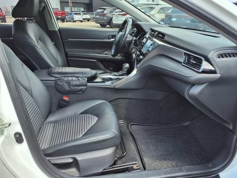 Used 2020 Toyota Camry SE FWD image 7