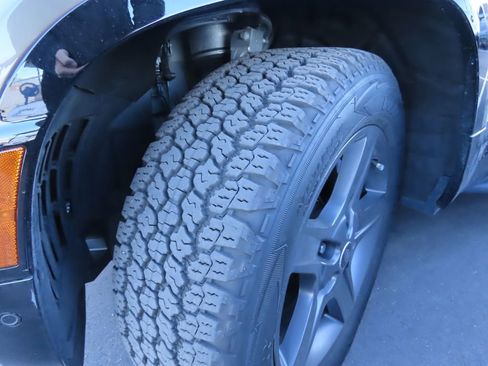 Used 2025 Land Rover Defender 110 X-Dynamic SE image 14