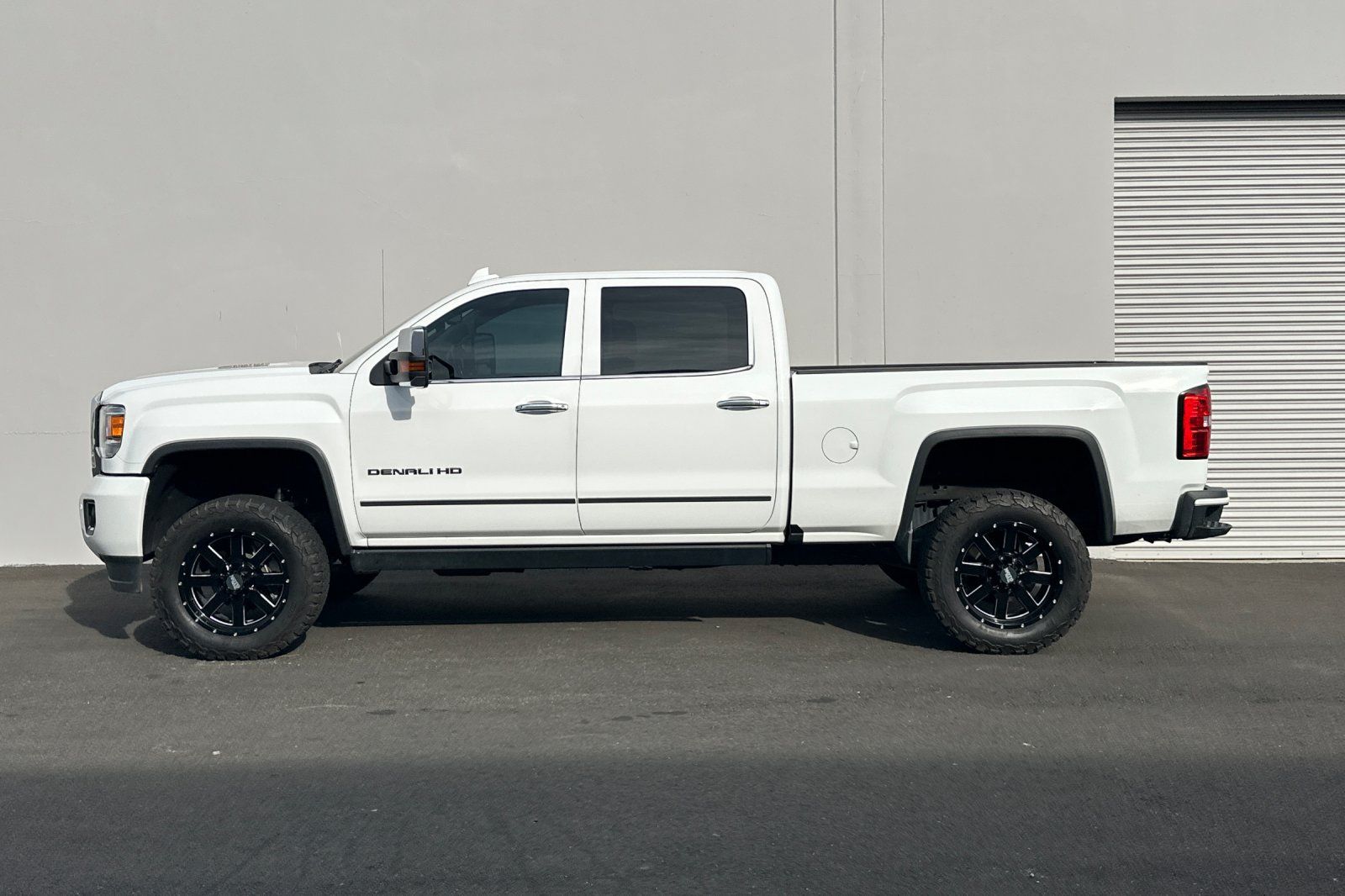 Used 2016 GMC Sierra 2500 Denali w/ Duramax Plus Package AWD/4WD image 7