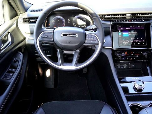 New 2025 Jeep Grand Cherokee L Altitude image 26