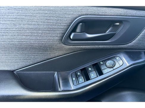 Used 2023 Nissan Rogue S AWD/4WD image 12