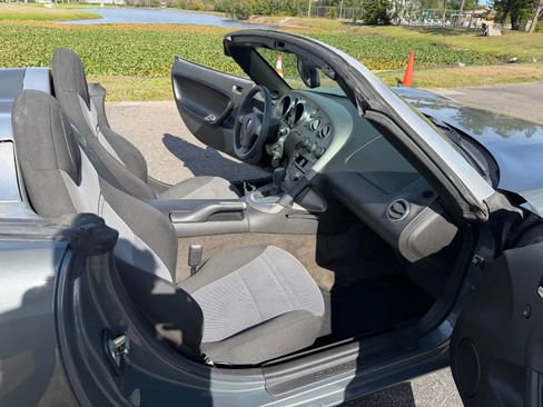 Used 2009 Pontiac Solstice Convertible w/ Preferred Package image 12