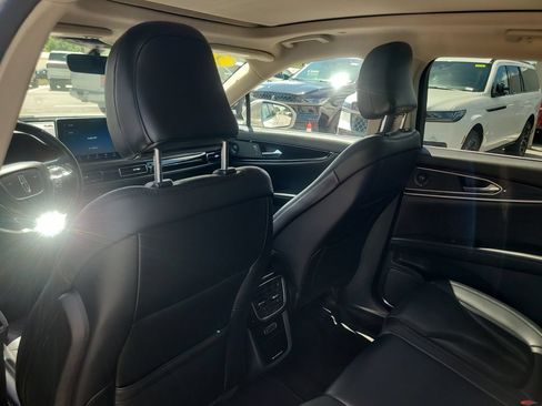 Used 2021 Lincoln Nautilus Reserve FWD image 10