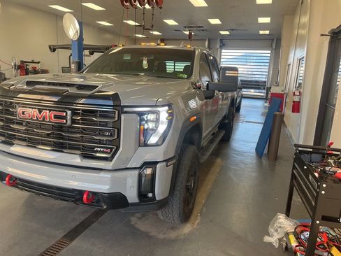 Used 2024 GMC Sierra 3500 AT4 w/ AT4 Preferred Package image 3
