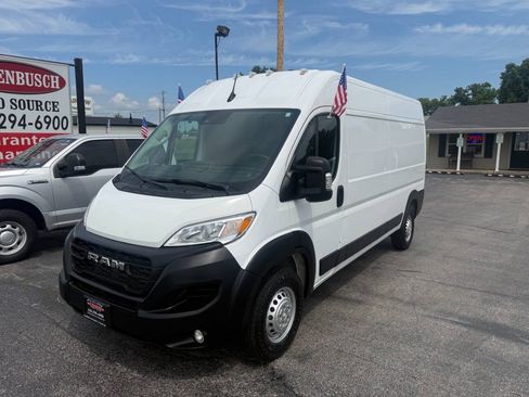 Used 2024 RAM ProMaster 2500 w/ Convenience Group FWD image 2