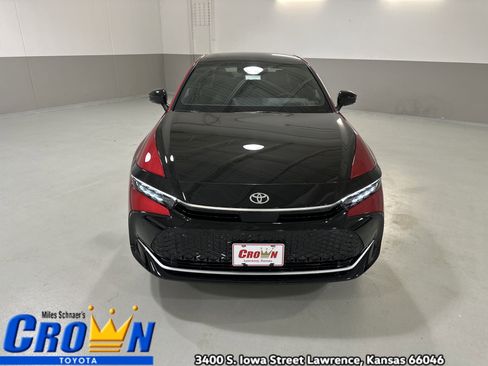 New 2026 Toyota Crown Platinum image 3