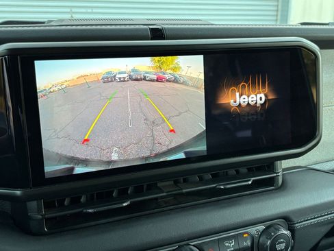 Used 2025 Jeep Wrangler Unlimited Sahara AWD/4WD image 23