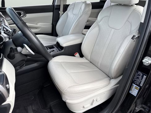 Used 2023 Kia Sorento EX image 19