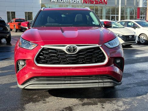 Used 2022 Toyota Highlander XLE image 4