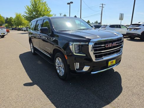 Certified 2024 GMC Yukon XL SLT w/ SLT Luxury Package AWD/4WD image 8