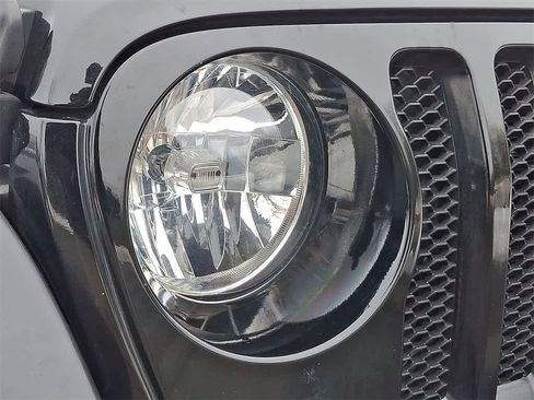 Used 2023 Jeep Wrangler Sport image 27