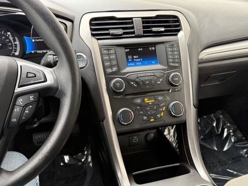 Used 2018 Ford Fusion S image 19