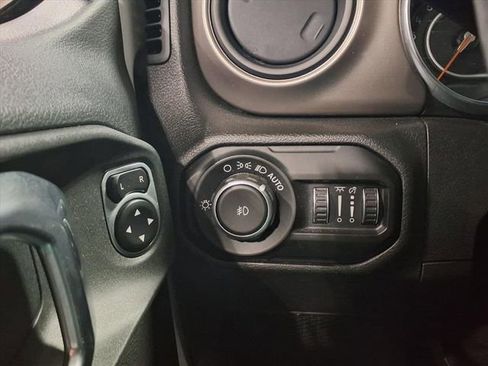 Used 2018 Jeep Wrangler Unlimited Sport S image 17