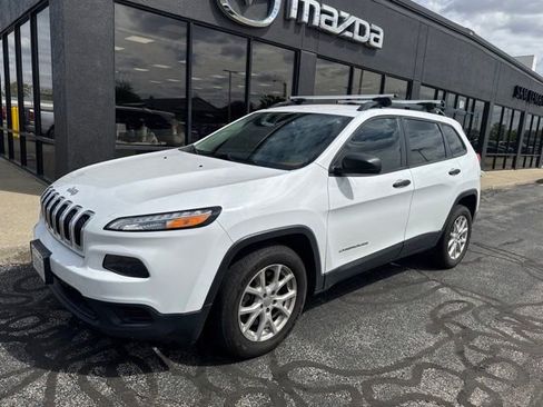 Used 2015 Jeep Cherokee Sport w/ Cold Weather Group FWD image 2