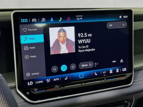 Used 2025 Volkswagen Tiguan SE R-Line image 17