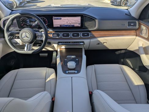 Used 2026 Mercedes-Benz GLS 450 4MATIC image 2