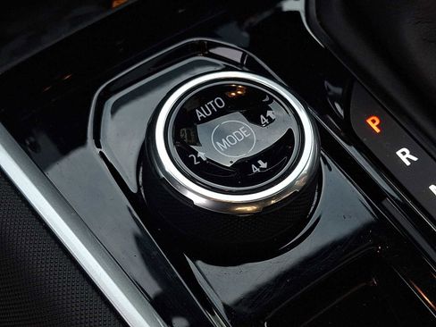 Used 2024 Chevrolet Colorado Z71 w/ Z71 Convenience Package 2 image 26