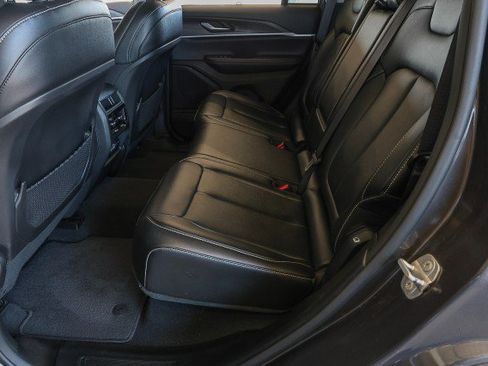 Used 2023 Jeep Grand Cherokee Limited w/ Black Appearance Package AWD/4WD image 30