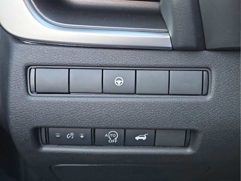 Used 2025 Nissan Rogue SV w/ SV Premium Package image 24