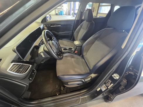 Used 2024 Kia Seltos S AWD/4WD image 6