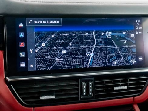 Used 2022 Porsche Cayenne Turbo image 48