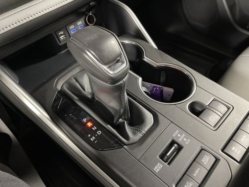 Used 2022 Toyota Highlander XLE image 26