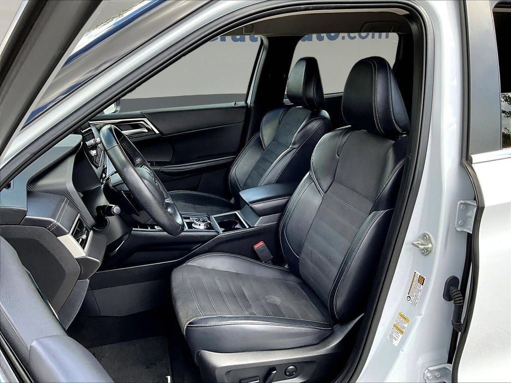 Used 2024 Mitsubishi Outlander SE AWD/4WD image 24