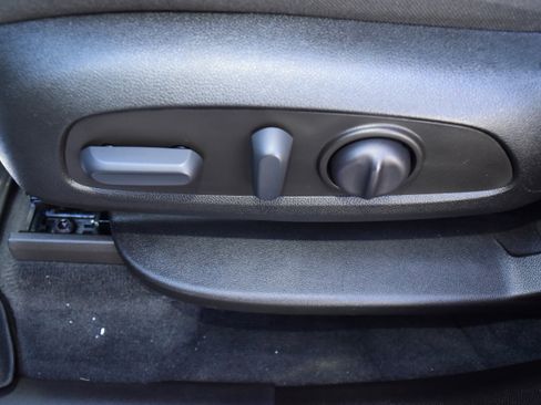 Used 2023 Chevrolet Traverse LT w/ Rear Camera Mirror Package image 15