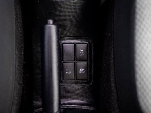 Used 2017 Toyota Prius C One FWD image 35