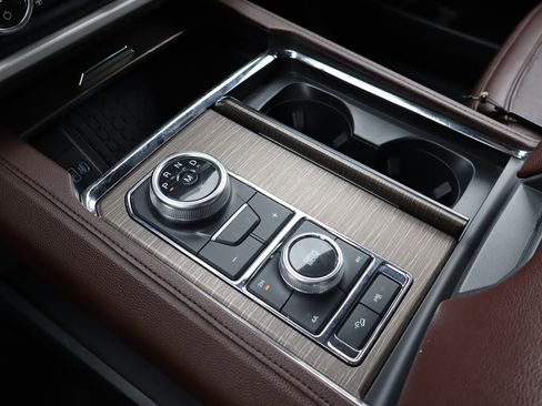 Used 2024 Ford Expedition Limited image 28