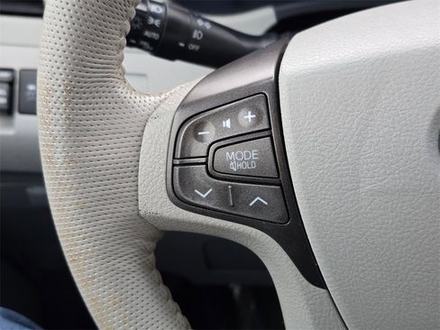 Used 2013 Toyota Sienna XLE image 30