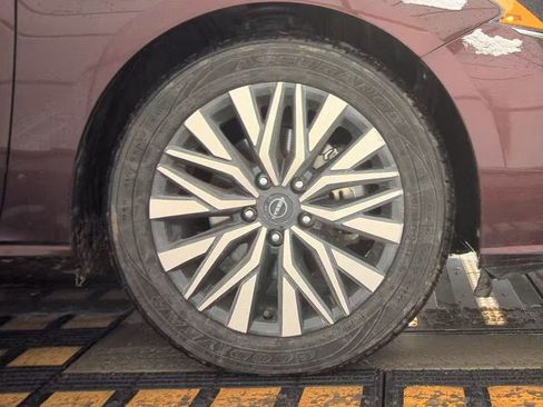 Used 2024 Nissan Altima 2.5 SV image 10