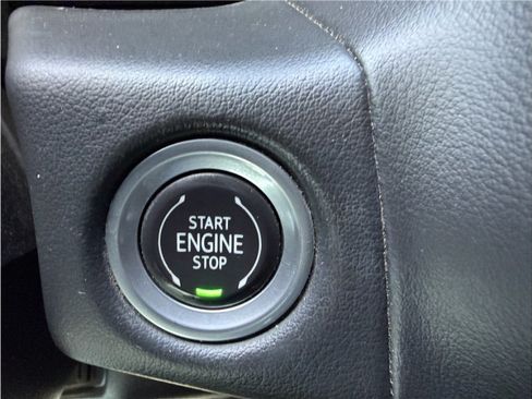 Used 2021 GMC Yukon XL SLT AWD/4WD image 42
