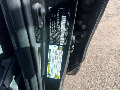 Used 2025 Toyota Corolla Cross LE image 29