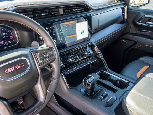 Certified 2025 GMC Sierra 1500 AT4 w/ AT4 Premium Package AWD/4WD image 24