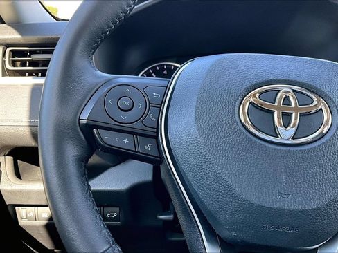 Used 2022 Toyota RAV4 XLE w/ Convenience Package AWD/4WD image 10