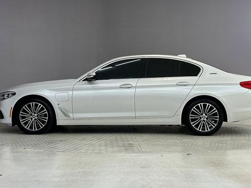 Used 2019 BMW 530e w/ Convenience Package RWD image 2