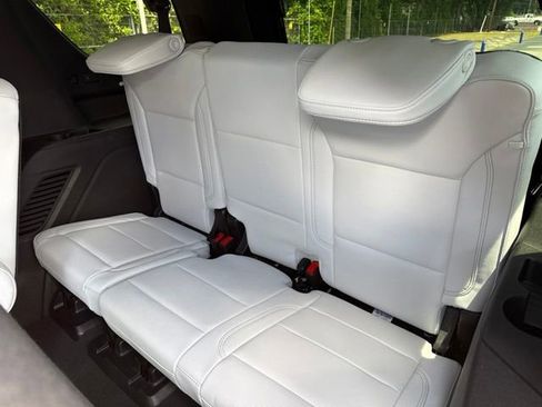 Used 2025 Chevrolet Tahoe Premier AWD/4WD image 25