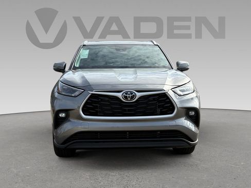 Used 2025 Toyota Highlander XLE image 28