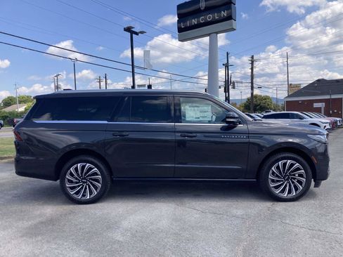 New 2025 Lincoln Navigator L Black Label image 2