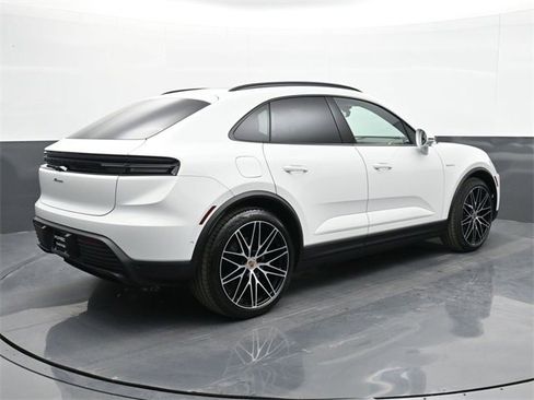 Used 2025 Porsche Macan Electric image 22