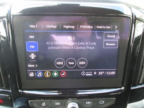 Used 2023 Chevrolet Traverse LT image 17