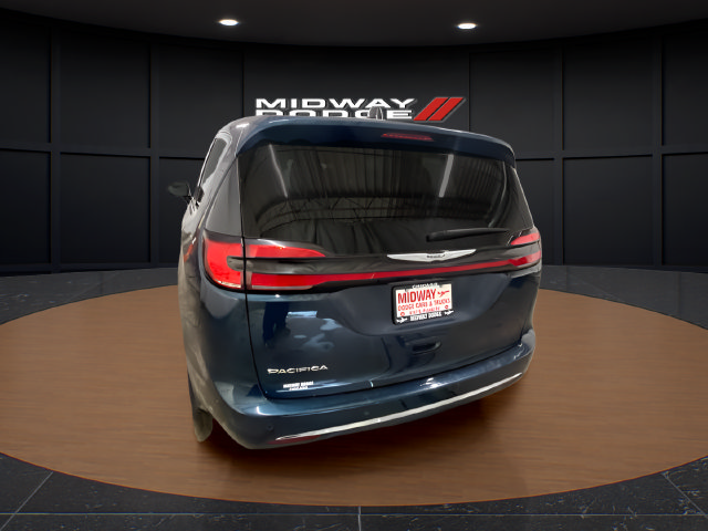 Used 2025 Chrysler Pacifica Select FWD image 6