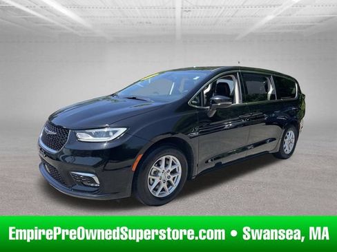 Used 2024 Chrysler Pacifica Touring-L FWD image 1