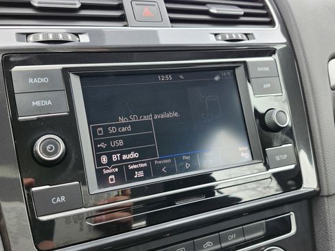 Used 2019 Volkswagen Golf S w/ Driver Assistance Package image 4