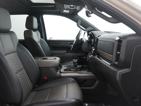 Used 2022 Chevrolet Silverado 1500 ZR2 w/ Technology Package image 13