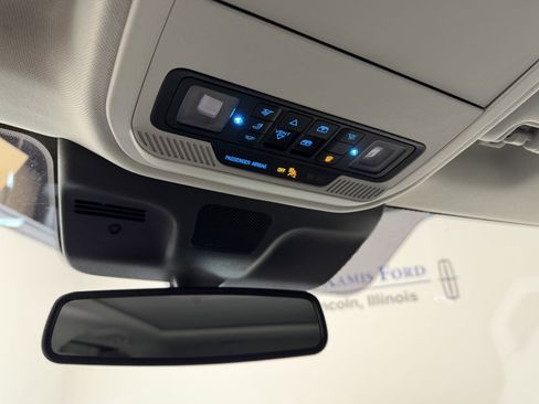 Used 2025 Ford Expedition Platinum image 8